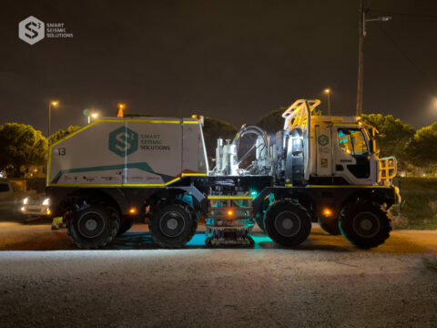 S3 Seismic truck night acquisition